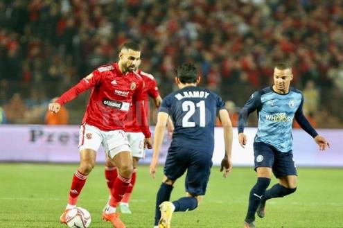 خريطة إذاعة مباراة الأهلي وبيراميدز.. موعد بداية الاستديو والمعلق